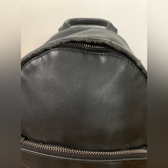 Dream control faux leather with embroidered floral pattern on front and straps🌹 - Picture 3 of 3